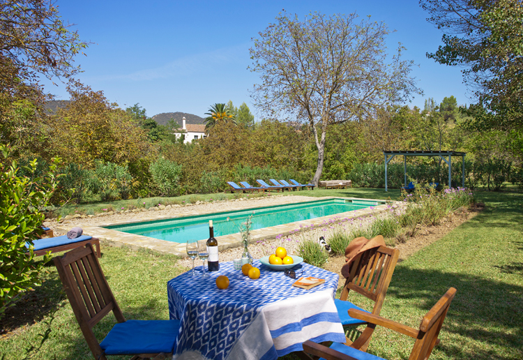 CASA MAIA- Pool lawn